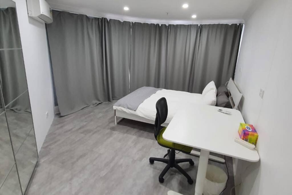 Dana-Spacious Private Room In Shared 2-Bedroom Apartment-1 Canberra Exterior foto
