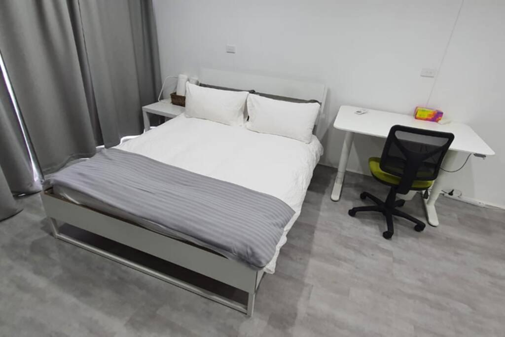 Dana-Spacious Private Room In Shared 2-Bedroom Apartment-1 Canberra Exterior foto