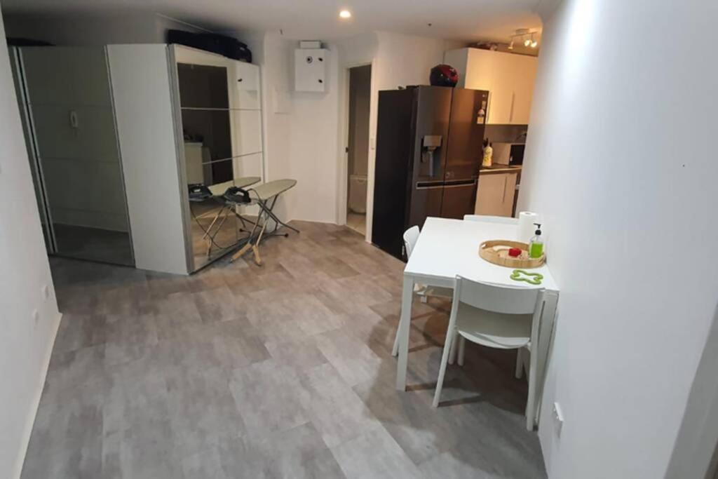 Dana-Spacious Private Room In Shared 2-Bedroom Apartment-1 Canberra Exterior foto