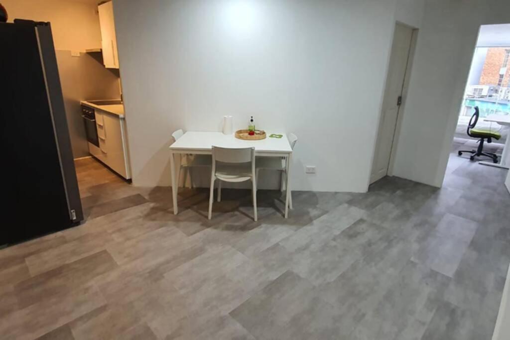 Dana-Spacious Private Room In Shared 2-Bedroom Apartment-1 Canberra Exterior foto